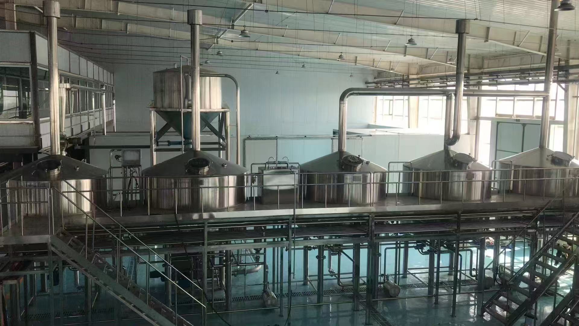富蕴精酿啤酒设备厂—精酿啤酒设备主要生产工艺与核心技术